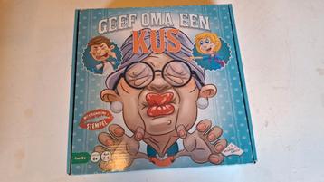 Geef Oma Een Kus! Bordspel beschikbaar voor biedingen