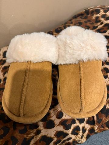 Nieuwe Pantoffels Maat 40 beschikbaar voor biedingen