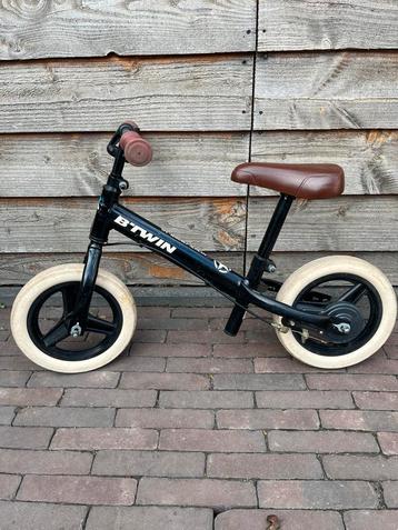 Stoere loopfiets met handrem beschikbaar voor biedingen