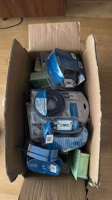 Grote partij interlinks, scart, videokabels etc beschikbaar voor biedingen