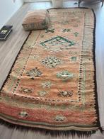 Marokkaans berber wollen vloerkleed + bijpassende XL poef, Ophalen, 150 tot 200 cm, 200 cm of meer, Zo goed als nieuw