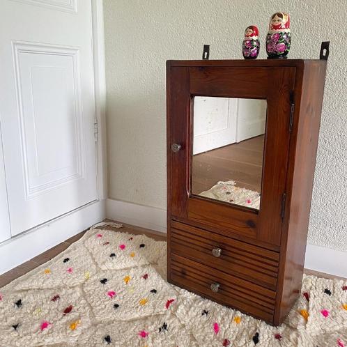 Vintage hangkastje voor op de kinderkamer, Kinderen en Baby's, Kinderkamer | Commodes en Kasten, Gebruikt, 105 cm of meer, 50 tot 70 cm