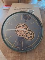 Grijs metalen klok met radertjes. Nieuw, Huis en Inrichting, Woonaccessoires | Klokken, Ophalen of Verzenden, Nieuw, Wandklok