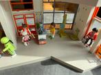 Playmobil kinderziekenhuis met ambulance en helikopter, Ophalen of Verzenden, Zo goed als nieuw