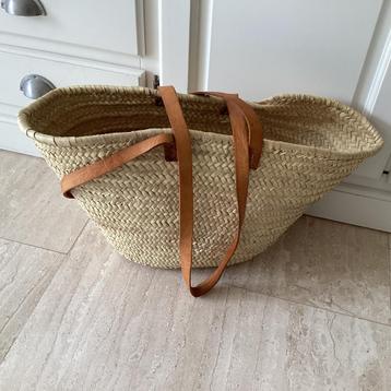 Leuke rieten tas met echt leren hengsels. prima staat beschikbaar voor biedingen