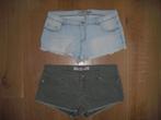 Primark 2 stuks jeans short blauw en groen mt 42, Kleding | Dames, Spijkerbroeken en Jeans, Primark, W33 - W36 (confectie 42/44)