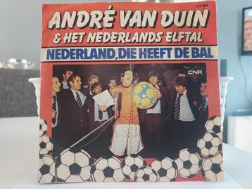 7" Single Andre van Duin - Nederland, Die Heeft De Bal / We beschikbaar voor biedingen