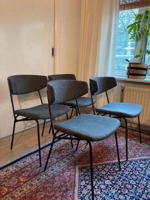 eetkamerstoelen zwart staal met grijze stof, Huis en Inrichting, Stoelen, Zo goed als nieuw, Vier, Metaal, Stof, Grijs, Ophalen