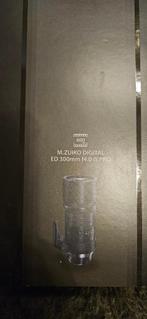 Olympus M.Zuiko Digital ED 300mm f/4.0 IS PRO, Ophalen of Verzenden, Zo goed als nieuw, Telelens