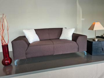 Uitverkoop! Montèl 2-zitsbank bruin met 60% korting beschikbaar voor biedingen