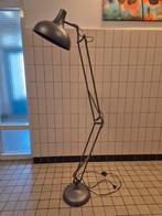 Vloerlamp 150/200 cm. Grijs, Huis en Inrichting, Lampen | Vloerlampen, Ophalen of Verzenden, Zo goed als nieuw, 150 tot 200 cm