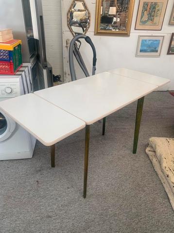 Tafel jaren 60 pastoe uitschuifbare kleine eettafel beschikbaar voor biedingen