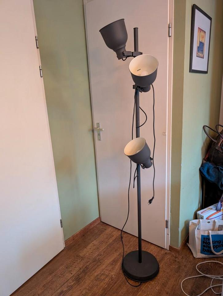 Ikea Hektar Vloerlamp met Drie Spots, Huis en Inrichting, Lampen | Vloerlampen, Gebruikt, 150 tot 200 cm, Metaal, Ophalen