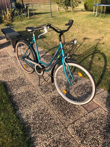 Dames stationsfiets beschikbaar voor biedingen