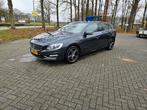 Volvo V60 D6 215pk Plug-in Hybrid 2013 Grijs, Auto's, Volvo, 1849 kg, 1800 kg, Particulier, Zilver of Grijs