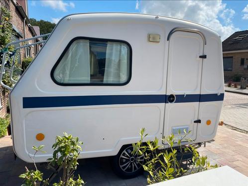 Prachtige Predom, geheel polyester, kentekenvrij, voortent, Caravans en Kamperen, Caravans, Particulier, 500 - 750 kg, Koelkast