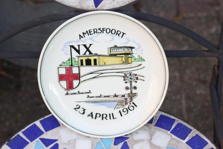 Mooi oud wandbord Stationsgebouw Amersfoort 1961 Goedewaagen, Verzamelen, Spoorwegen en Tramwegen, Gebruikt, Trein, Overige typen