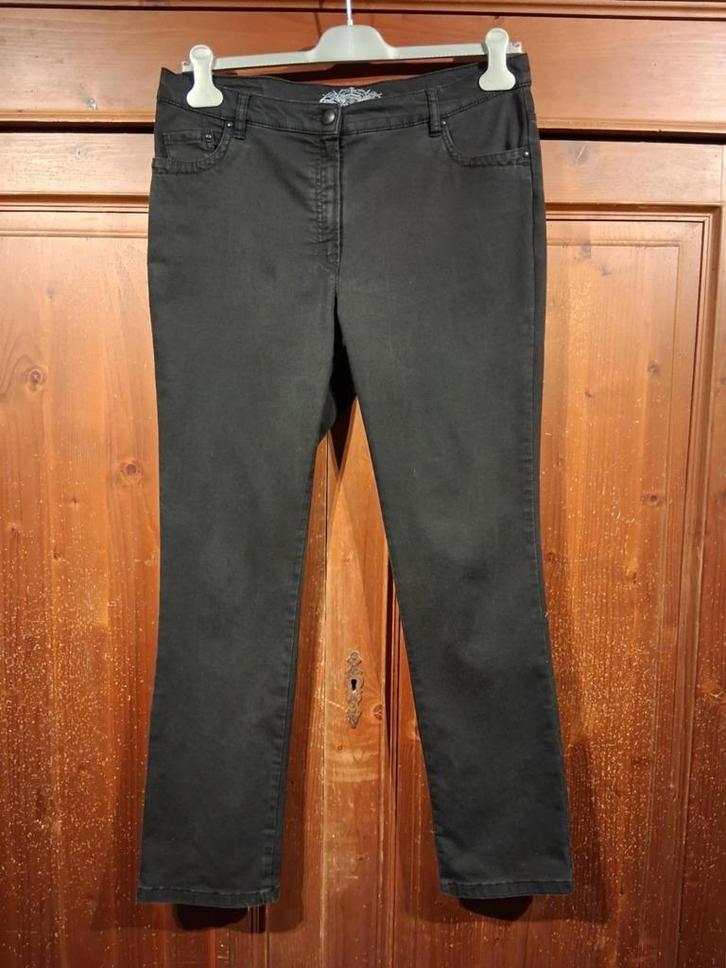 mooie zwarte jeans maat 42, Kleding | Dames, Spijkerbroeken en Jeans, Zo goed als nieuw, W33 - W36 (confectie 42/44), Zwart, Ophalen of Verzenden