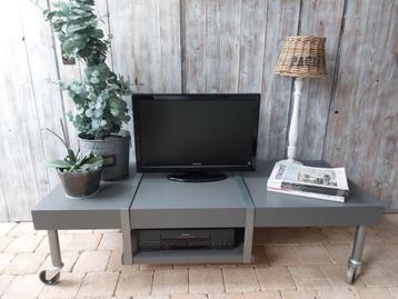 Tv meubel  beschikbaar voor biedingen