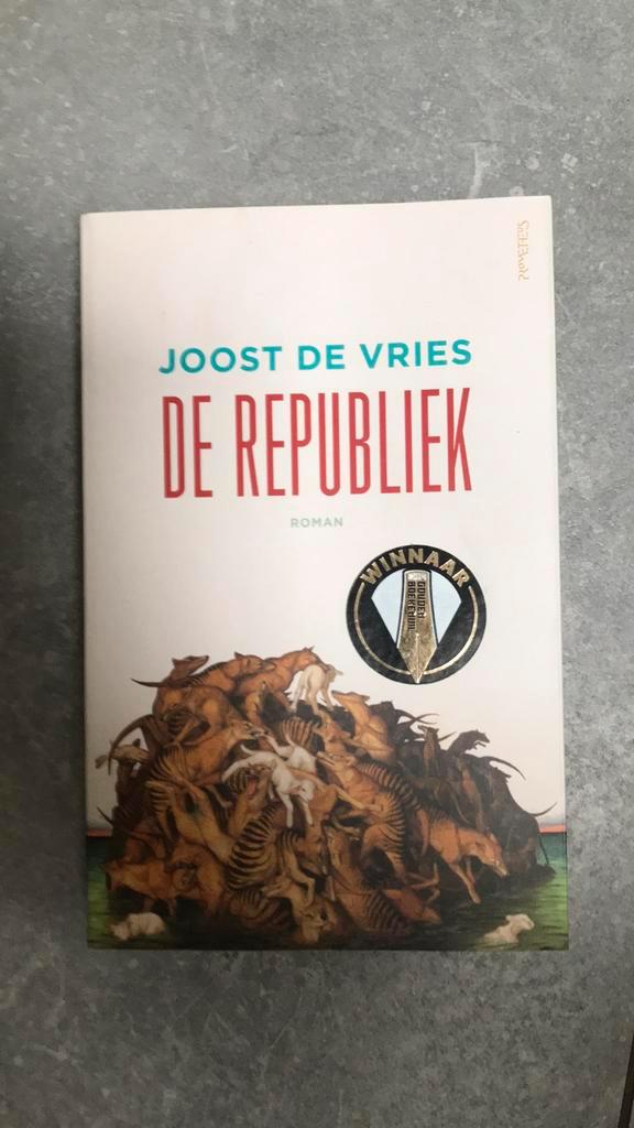 Joost de Vries - De republiek, Boeken, Literatuur, Zo goed als nieuw, Ophalen of Verzenden