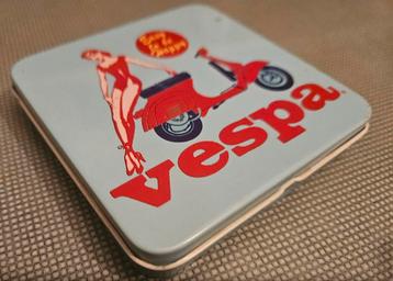VESPA 'Easy to be Happy' doosje beschikbaar voor biedingen