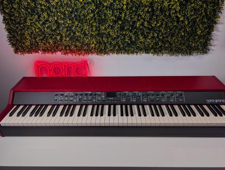 Prosq Music | Nord Grand - Digitale Piano Uitstekende Staat, Muziek en Instrumenten, Piano's, Zo goed als nieuw, Piano, Overige kleuren