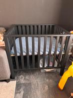 Zwarte Kinderbox met matras, Kinderen en Baby's, Ophalen, Zo goed als nieuw