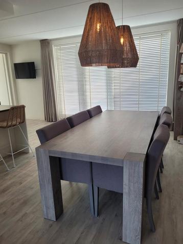 Direct beschikbaar eetkamertafel met 6 stoelen