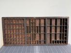 Antieke Houten Letterbak - Drukkerijlade met 93 Vakjes, Huis en Inrichting, Ophalen of Verzenden, Gebruikt