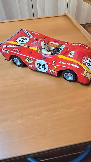 Oude blikken ferrari auto. Lemans.  beschikbaar voor biedingen