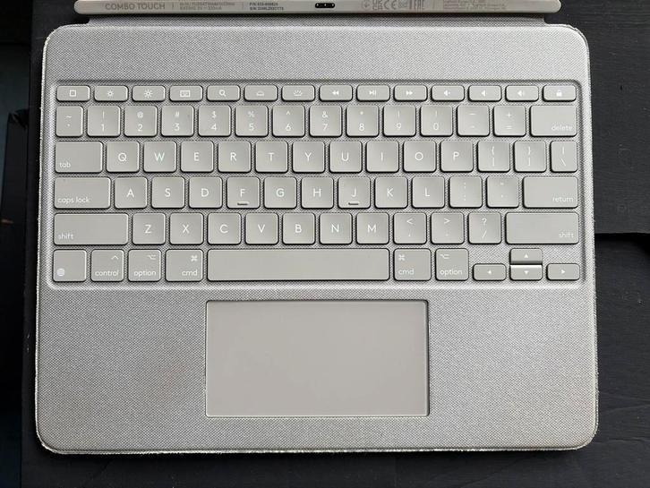 Logitech Combo Touch iPad Pro 12.9" (5e gen) QWERTY En Sand, Computers en Software, Toetsenborden, Gebruikt, Qwerty, Draadloos