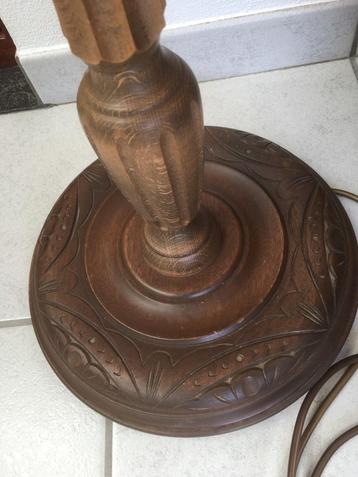 Staande lamp met houten voet/trekkoord.  beschikbaar voor biedingen