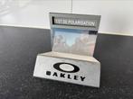 Oakley metalen polarized display voor in de vitrinekast, Sieraden, Tassen en Uiterlijk, Zonnebrillen en Brillen | Heren, Ophalen of Verzenden
