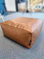 Gusta vierkante poef - Leerlook, Ophalen of Verzenden, Vierkant, Minder dan 50 cm, Minder dan 50 cm
