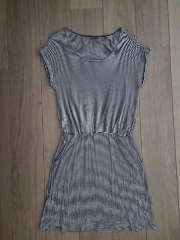 Hema jurk jurkje zomerjurk gestreept mt s

 beschikbaar voor biedingen