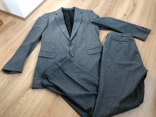 Burberry’s grijs krijtstreep pak Monaco 102, Kleding | Heren, Kostuums en Colberts, Zo goed als nieuw, Maat 52/54 (L), Grijs, Ophalen of Verzenden