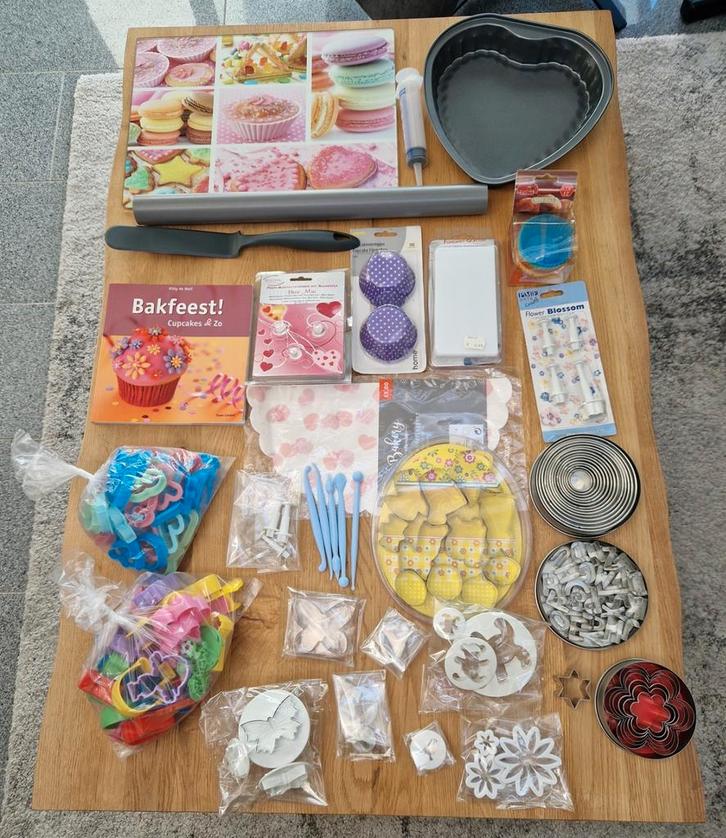 Diverse bakspullen, Hobby en Vrije tijd, Taarten en Cupcakes maken, Zo goed als nieuw, Bakvorm, Taarten of Cupcakes, Ophalen of Verzenden