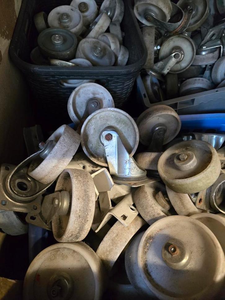 Zwenkwielen alles of niets. Losse wielen en complete wielen., Doe-het-zelf en Verbouw, Zwenkwielen, Ophalen