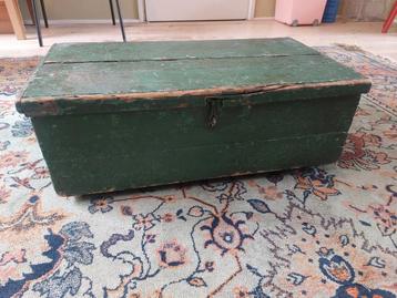 Vintage brocante groene kist beschikbaar voor biedingen