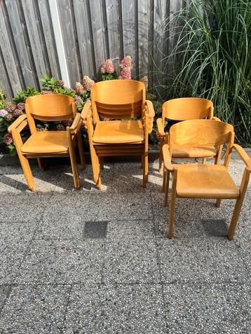 Te koop 8 mooie Vintage jaren 70 stoelen van het merk Casala beschikbaar voor biedingen