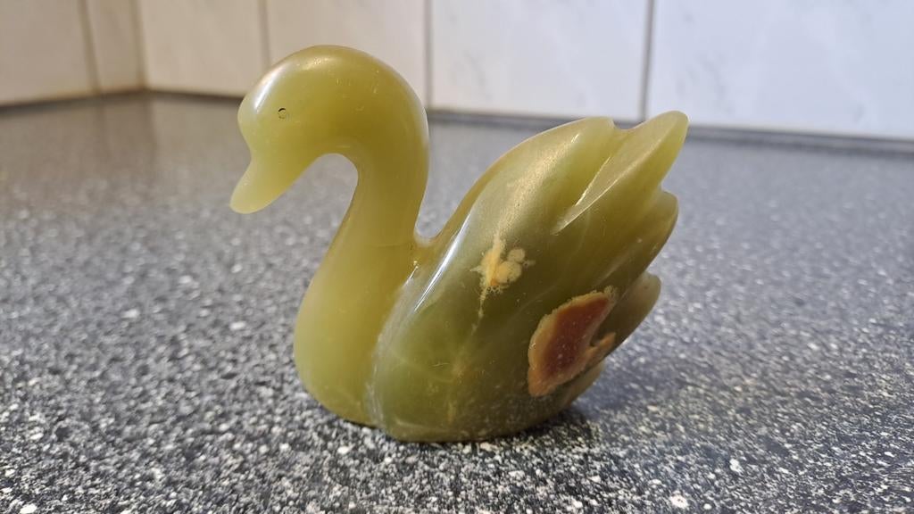 Vintage stenen zwaan beeldje, Tuin en Terras, Tuinbeelden, Dierenbeeld, Steen, Gebruikt, Onbekend