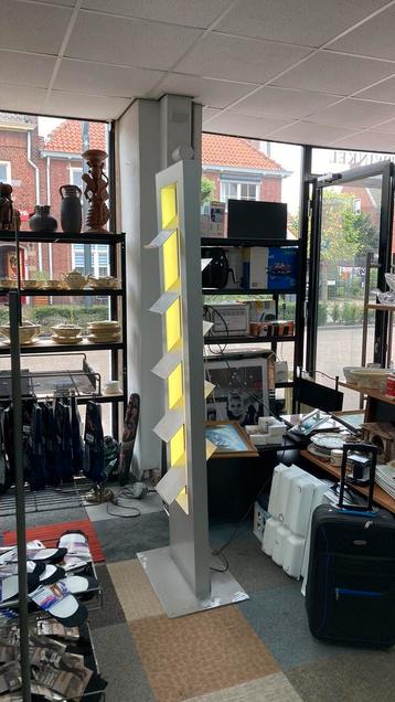 Display met ledverlichting beschikbaar voor biedingen