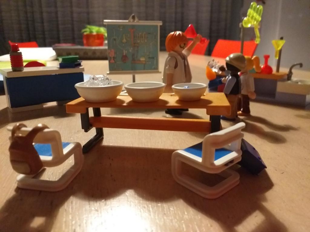 NIEUWSTAAT! Scheikundelokaal Playmobil 9456, Ophalen of Verzenden, Zo goed als nieuw, Complete set