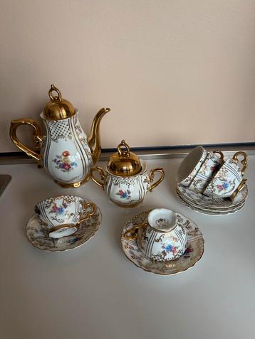 Vintage theeservies - theepot, suikerpot, kopjes beschikbaar voor biedingen