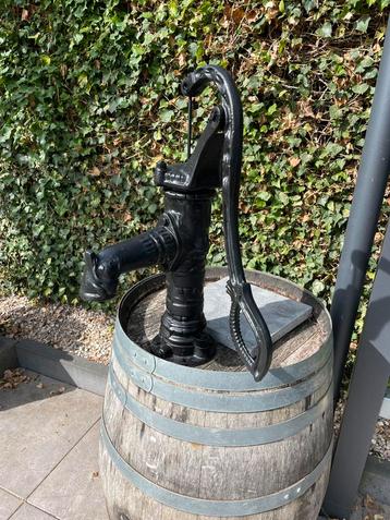 Handzwengelpomp gietijzer beschikbaar voor biedingen