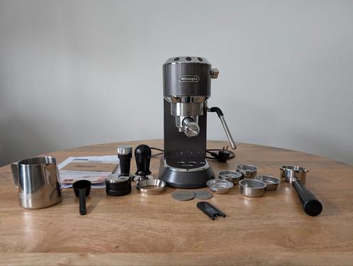 DeLonghi Dedica Arte EC885.GY Grijs, Witgoed en Apparatuur, Koffiezetapparaten, Zo goed als nieuw, Gemalen koffie, Koffiepads en cups