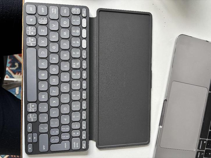 Logitech Keys-To-Go 2 Keyboard, Computers en Software, Toetsenborden, Zo goed als nieuw, Qwerty, Draadloos, Multimediatoetsen