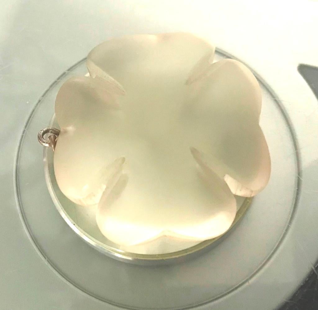 Prachtige vintage klavertje vier bloem Lucite ketting hanger, Verzenden, Zo goed als nieuw, Overige kleuren, Overige materialen