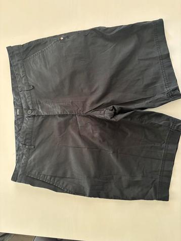 2x boss chino / pantalon kortebroek beschikbaar voor biedingen