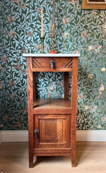Mooie vintage tafeltje beschikbaar voor biedingen